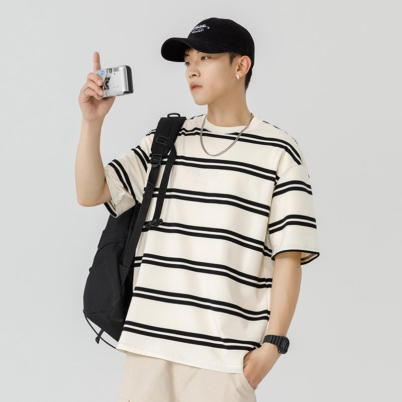 Black and white striped short sleeved T-shirt for men in spring and summer