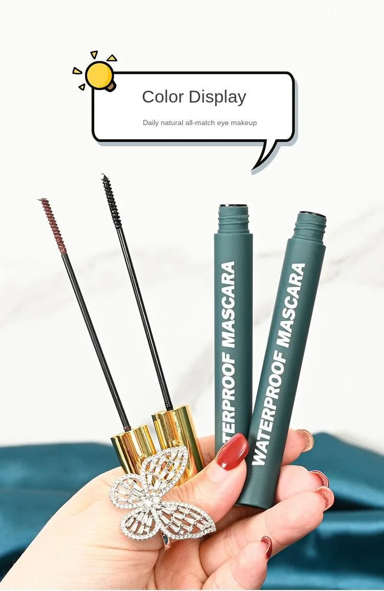 Smudge-proof mascara for a long-lasting, waterproof finish and a natural look