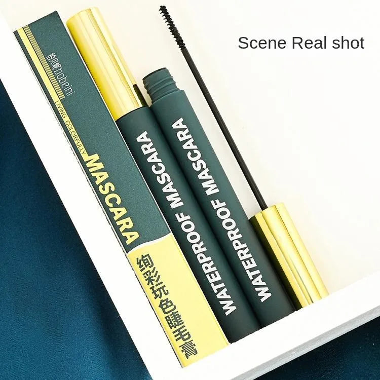 Smudge-proof mascara for a long-lasting, waterproof finish and a natural look